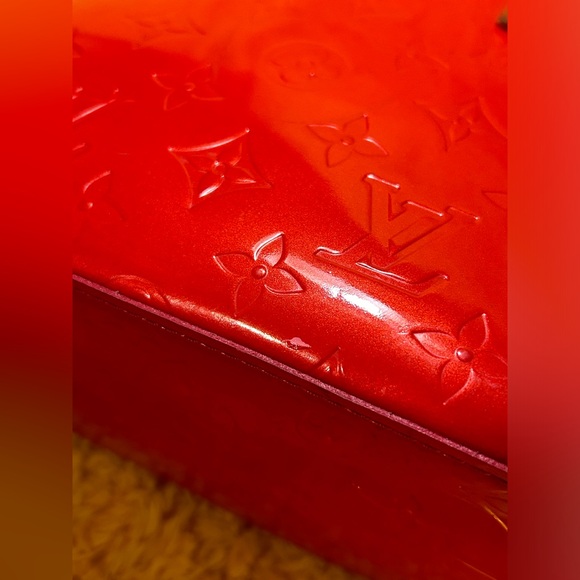 Louis Vuitton Red Vernis Reade PM Embossed Monogram Tote - Picture 15 of 16